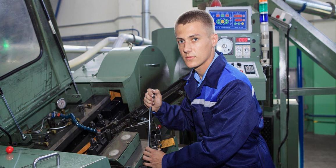 Требуются слесари-ремонтники | зарплата от 1000 рублей и выше